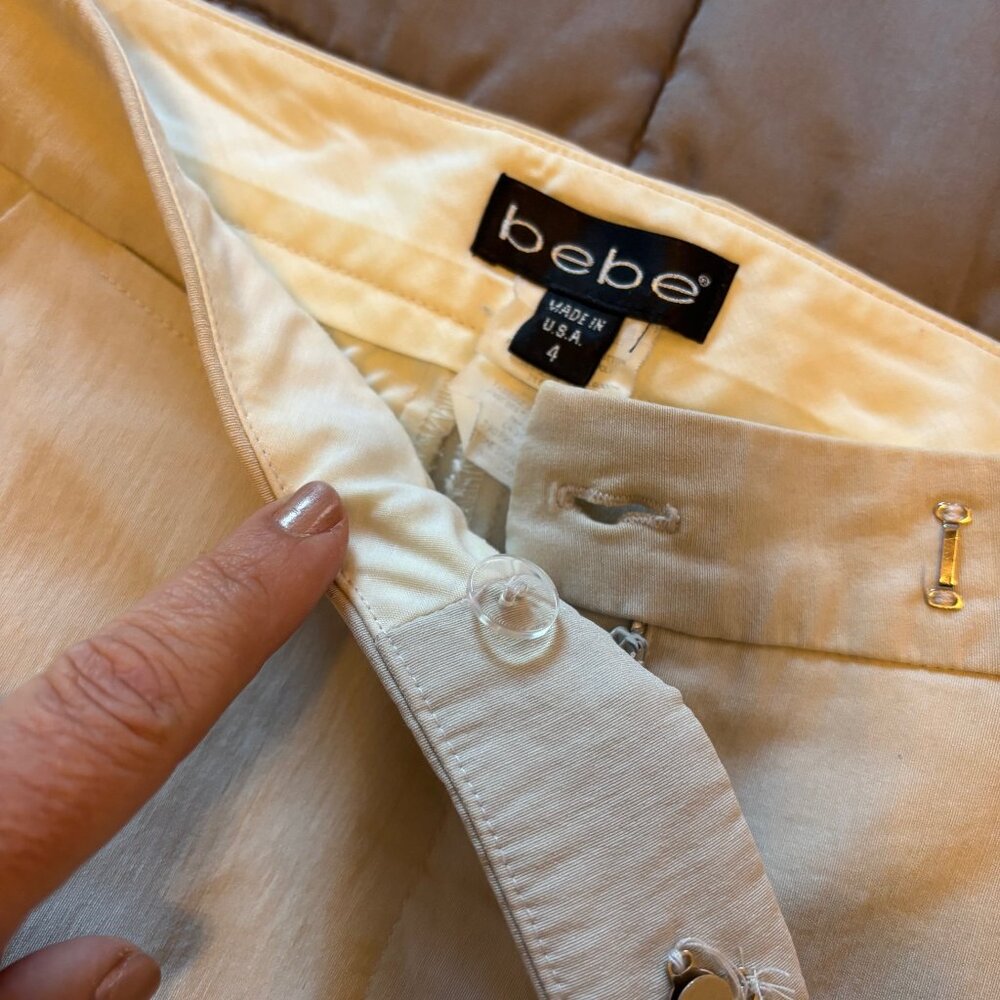 Bebe womens khaki / cream slacks zipper ankle size 4